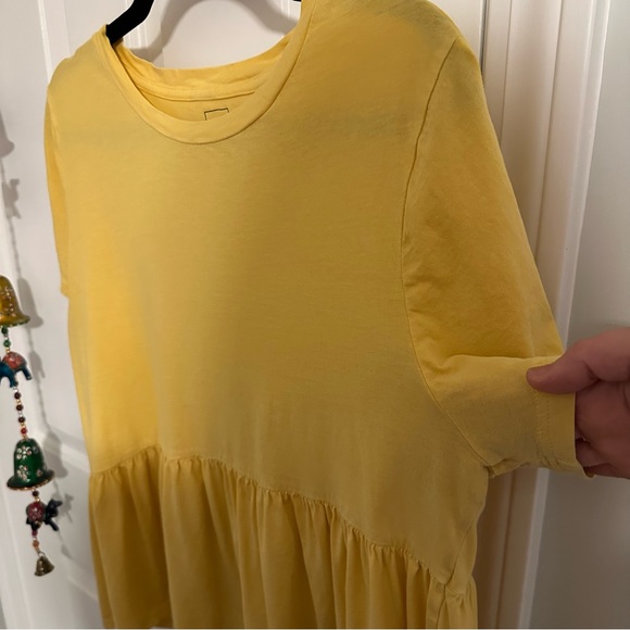 GAP- Women’s Yellow TShirt - Picture 4 of 6